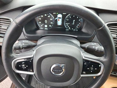 2016 Volvo XC90 T6 Momentum